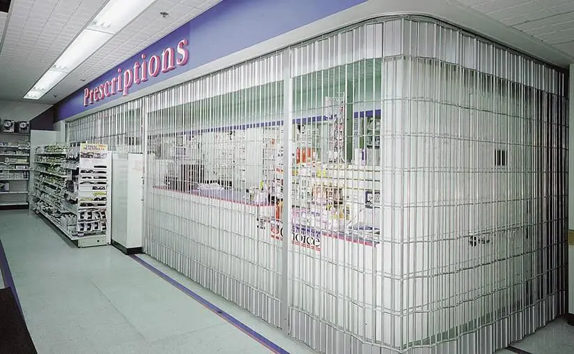 Horizontal rolling security grilles in a store